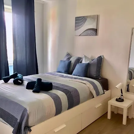 Appartement A Deux Pas Du Musee De Lautomobile